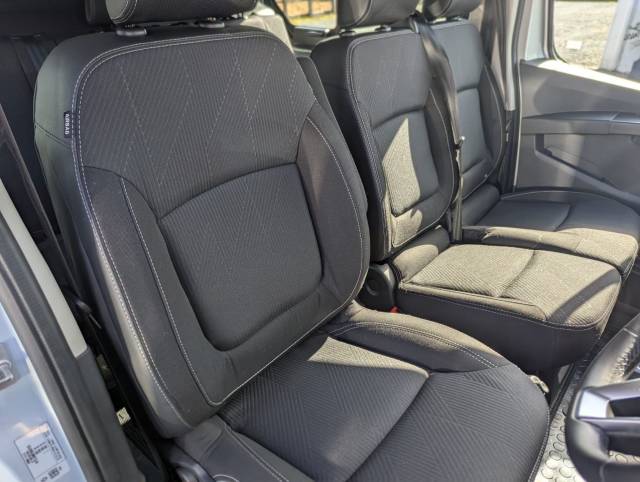 2025 Renault Trafic 2.0 LL30 Blue dCi 170 Extra Sport[Safety] Crew Van EDC